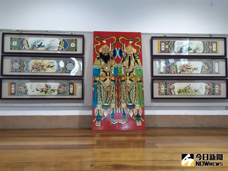 ▲「你要一份有古蹟,還是一份去古蹟?」展出包括木雕、彩繪、交趾陶、剪黏工藝等,對傳統工藝、文化保存議題有興趣的民眾,歡迎前往觀賞。(圖/記者葉靜美攝,2020.06.03)
