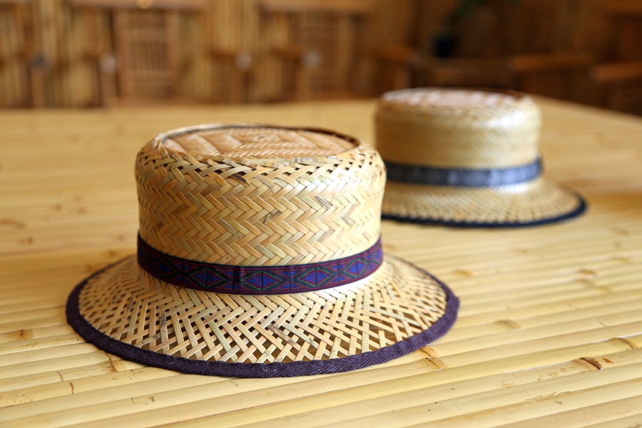▲竹藝師傅必須花費至少1天以上時間，才能完製，每頂造價要3000元的時中帽。(圖／嘉義縣政府提供）