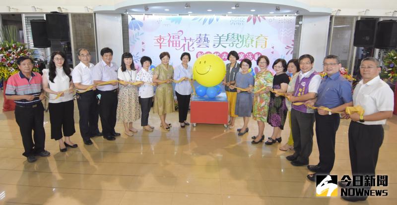 ▲阿美花藝教室於縣府中庭舉辦「幸福花藝.美學療育」彰化花卉推廣啟動會。(圖/記者陳雅芳攝,2020.06.03)