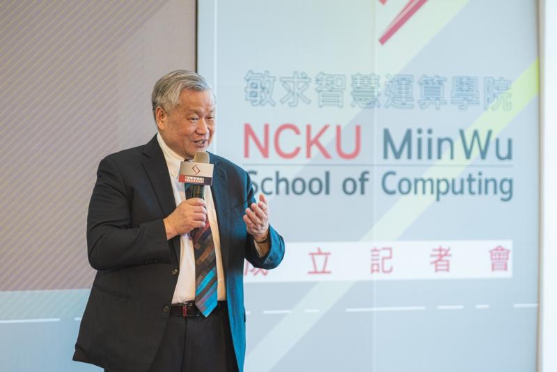 ▲旺宏電子董事長吳敏求宣布,再另捐贈10億。(圖/成功大學提供)