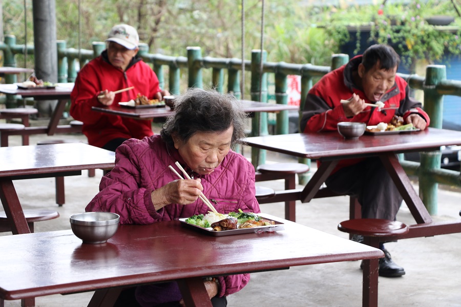 ▲金管會今（7）公布，9月起65歲以上長者買投資型保單要錄音、錄影。（圖／新北市社會局提供）