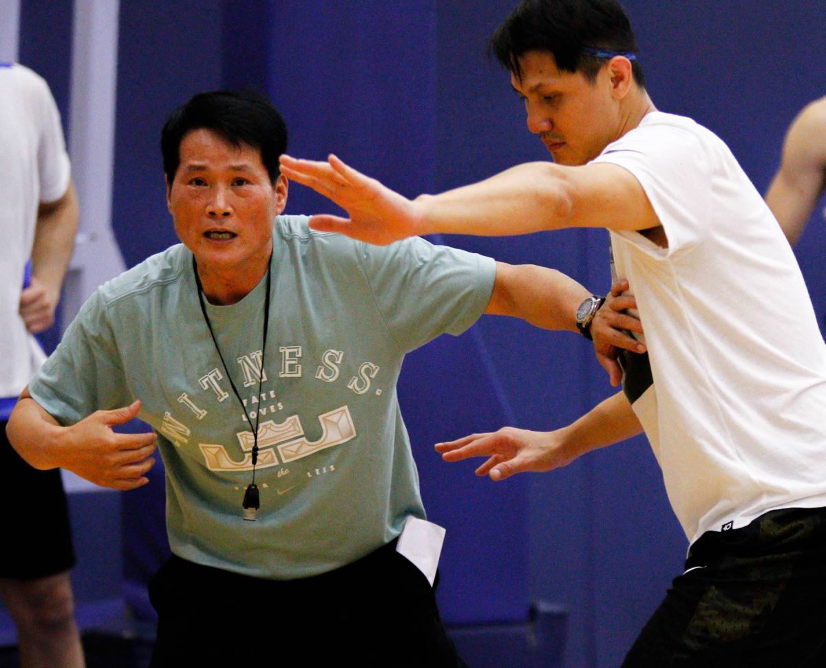 ▲裕隆隊執行教練邱大宗訓練過程都親自示範每個訓練動作及說明細節（圖／林建嘉攝）