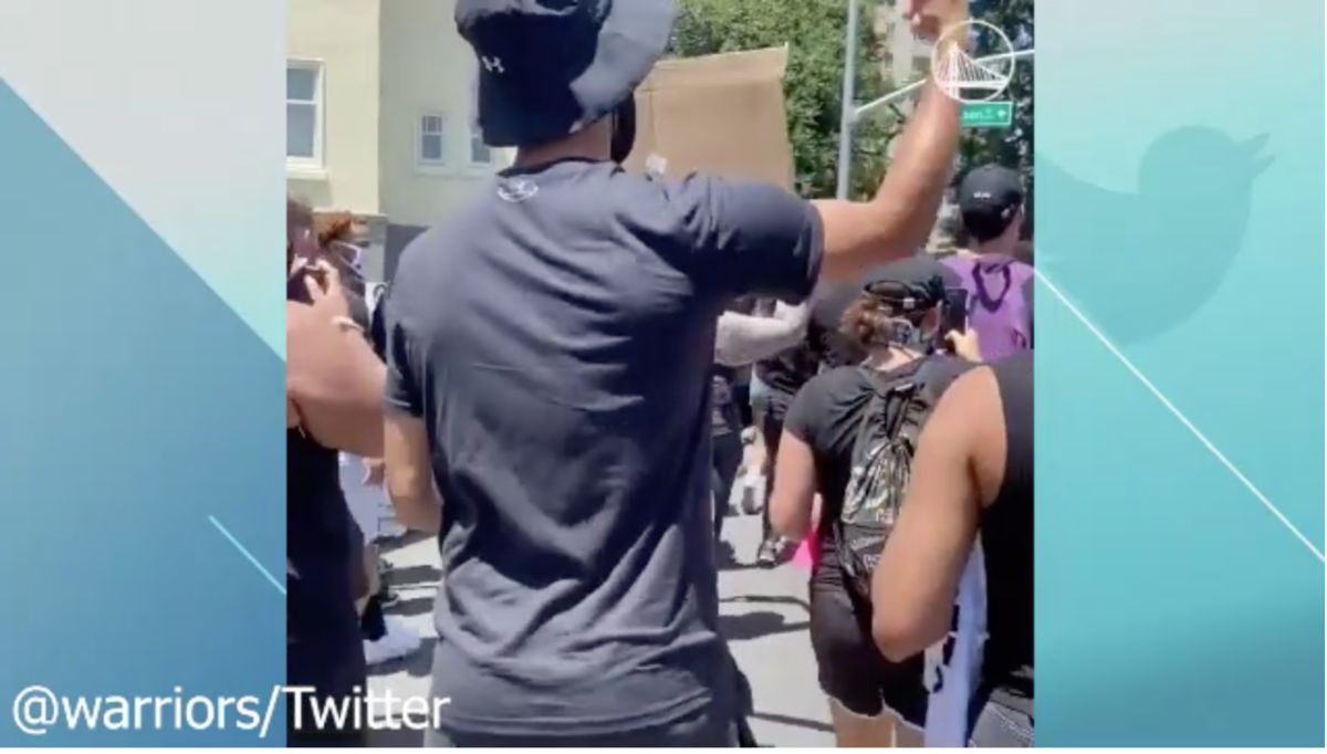 ▲Stephen Curry與Klay Thompson參加抗議遊行。（圖／取自勇士IG)