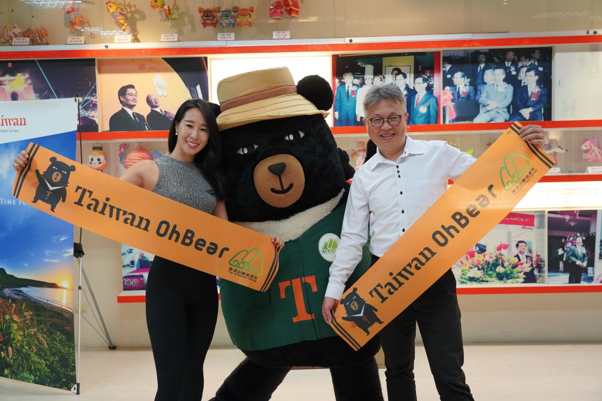 ▲交通部觀光局3日於旅遊服務中心舉辦「2020台灣金美脈－脊梁山脈攝影展」開展活動。（圖／交通部觀光局提供）