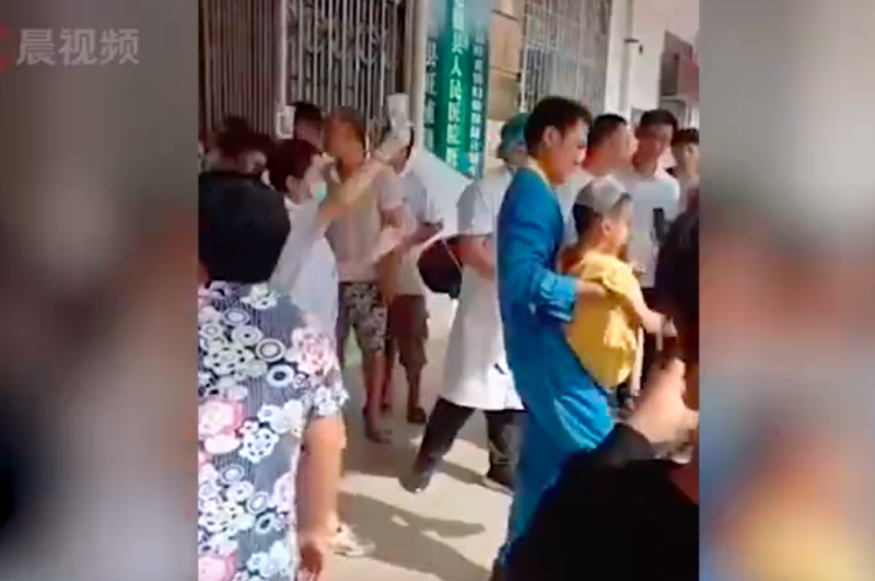 中國廣西小學保全持刀砍傷40多人　校長、小學生3人重傷

