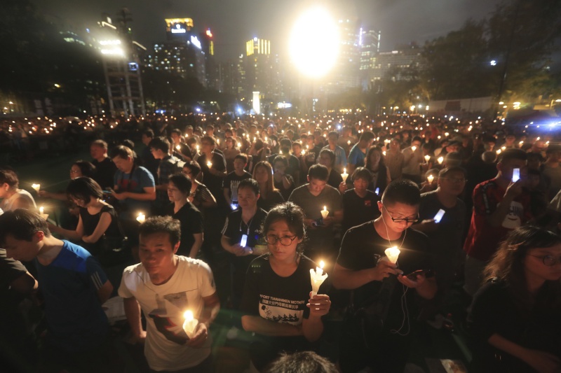 ▲在六四當天於維多利亞公園舉行燭光紀念晚會，是香港許多市民過去 30 年的傳統。圖為 2019 年的維園六四紀念會。（圖／美聯社／達志影像）