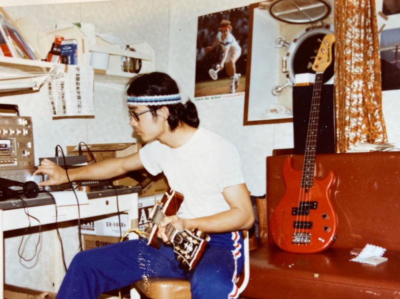 ▲王治平39年前的舊照曝光,年輕時的他,有著一頭黑髮。(圖/華研國際提供)