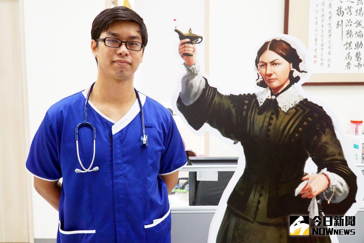 ▲大葉大學護理系大一生許家豪因為護理師父親的啟發，立志當男丁格爾。（圖／記者陳雅芳攝，2020.06.04）
