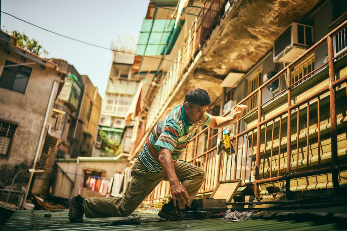 ▲李銘順飾演鐵工，因職業傷害身體出狀況。（圖 / 大慕影藝提供）