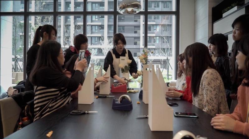 ▲代管期間也會不定期在社區舉辦互動課程。(圖/公關照片)。