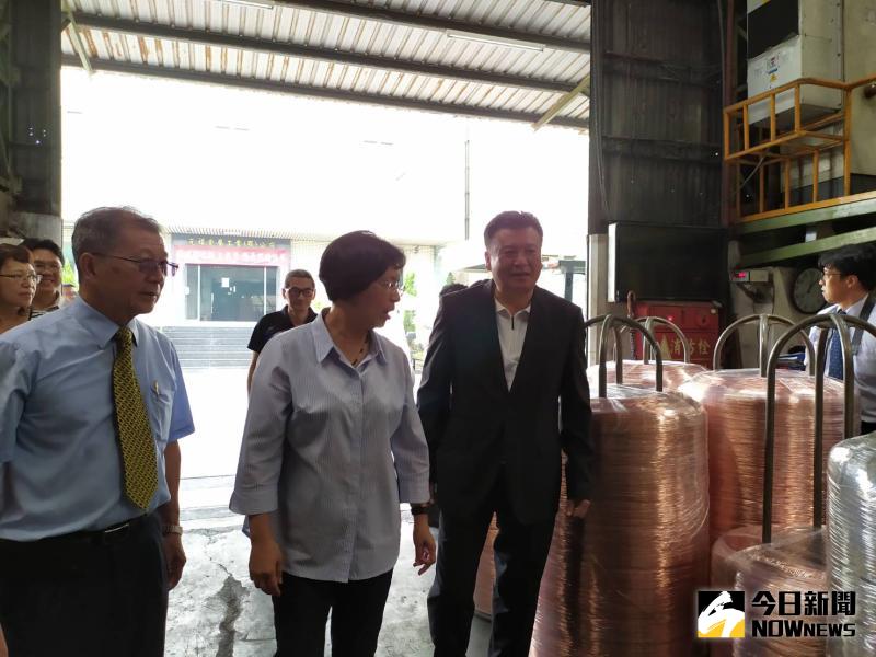 ▲元祥公司不斷精益求精,使用銅纖維來製成口罩,王惠美期許元祥公司繼續立足台灣,放眼天下。(圖/記者葉靜美攝,2020.06.05)