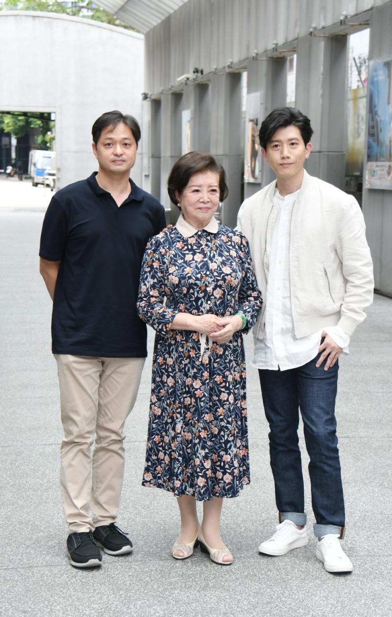 ▲莫子儀(右)相當信任導演鄭有傑(左)。(圖/記者林調遜攝)