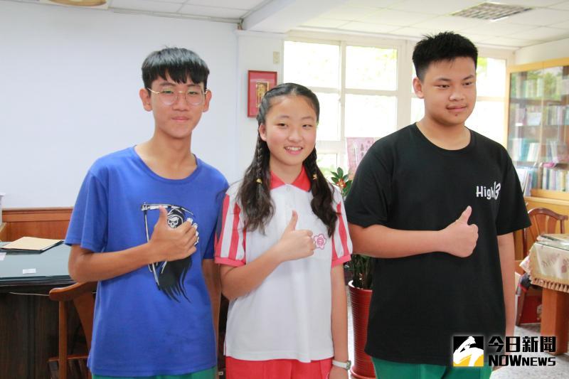 ▲大同國中楊舒涵(中)、廖涵光(右)、曹晉豪(左)3人都來自非資優班,卻表現優異,令人刮目相看。(圖/記者陳雅芳攝,2020.06.05)