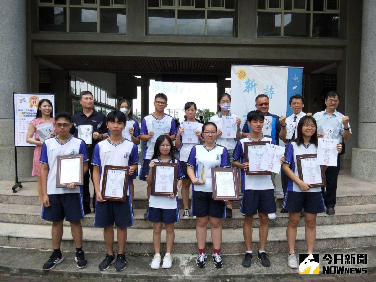 ▲第17屆中台灣聯合文學獎國立溪湖高中是大贏家，有18名學生獲獎，溪高「文學養魚」計畫展現出豐碩成果。（圖／記者陳雅芳攝，2020.06.05）