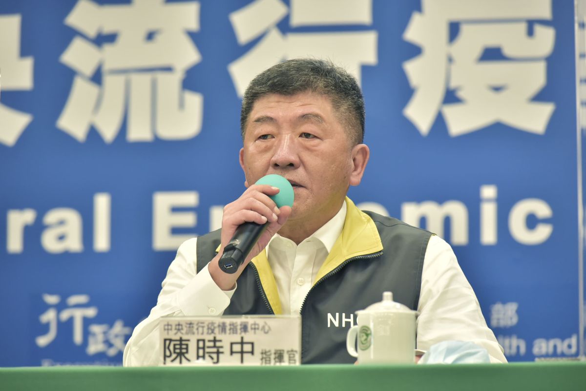 ▲中央流行疫情指揮中心指揮官陳時中今（25）早接受採訪時表示新冠肺炎有流感化趨勢，也提到台灣不適合採取入境普篩。（圖／指揮中心提供）