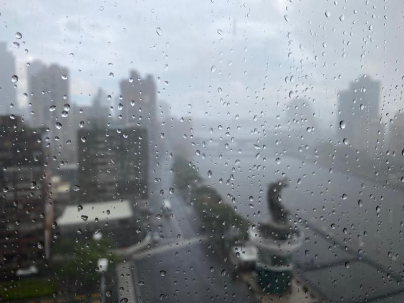 ▲中央氣象局中午發出大雨特報，宜蘭、南投、南部地區包括高雄，有局部大雨發生的機率。(圖／記者朱啟瑜攝)