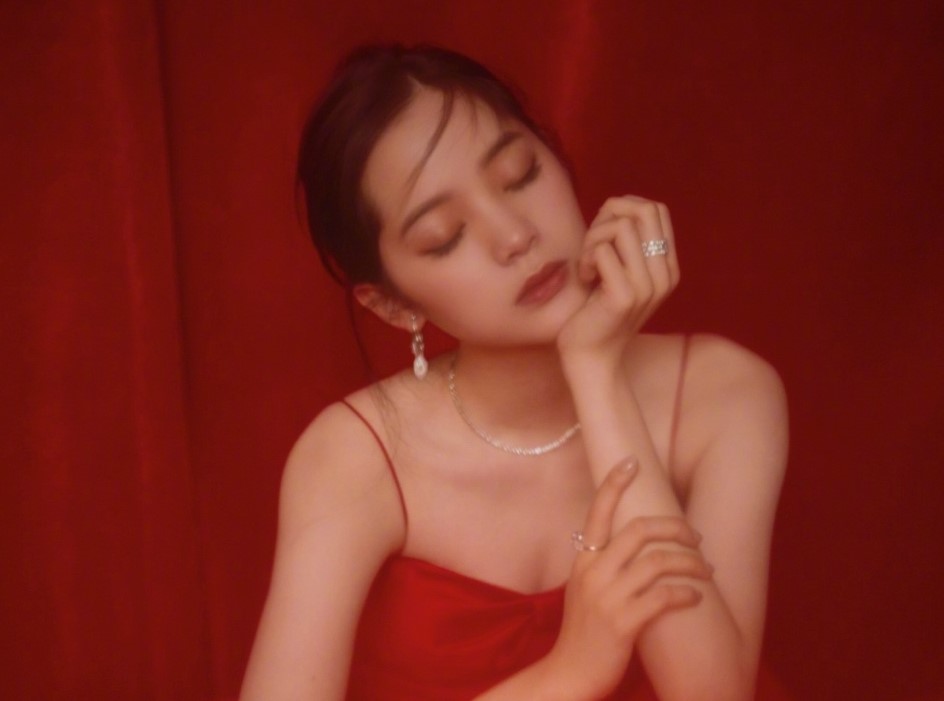 ▲歐陽娜娜差點走光。（圖／歐陽娜娜微博）