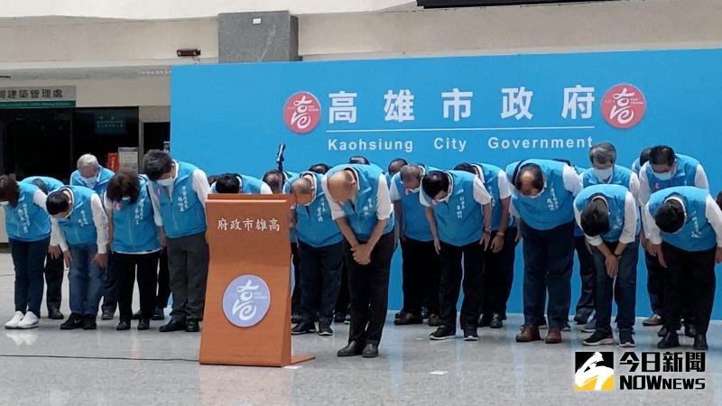 ▲高雄市長韓國瑜確定罷免通過後,韓國瑜率領高市府團隊在今天下午五點半在高市府四維行政中心,對罷免結果發表談話,並向高雄市民致意。(圖/記者張文晃攝,2020.06.06)