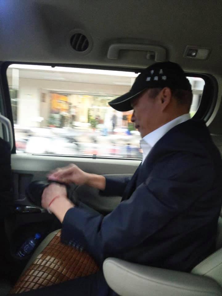 ▲許淑華拍下韓國瑜落寞身影。(圖/翻攝自許淑華臉書)