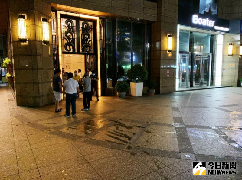 ▲高雄市議長許崑源住家外。(圖/記者郭俊暉攝)