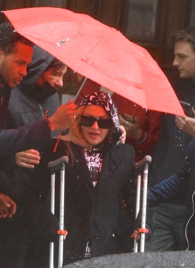 ▲瑪丹娜「女皇出巡」參與反種族歧視遊行。（圖／m_scrapbook推特）