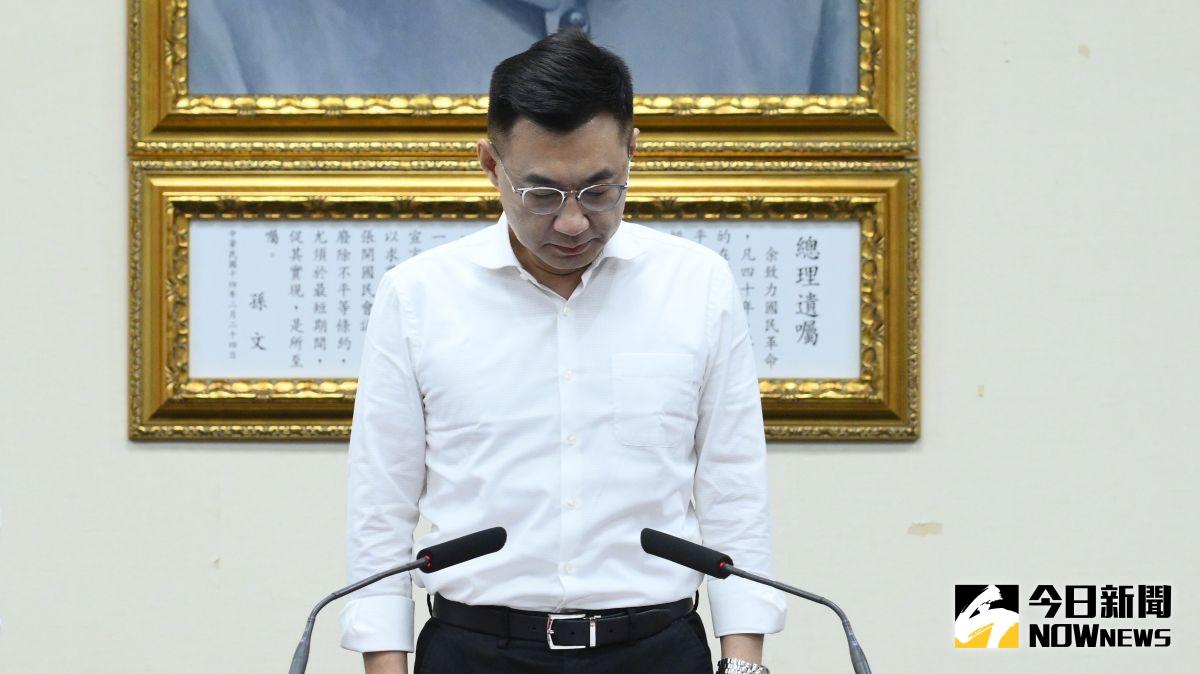 ▲國民黨主席江啟臣主持擴大主管會報，率領黨部同仁對高雄市議長許崑源的驟逝默哀一分鐘。（圖／記者林柏年攝.2020.06.08）