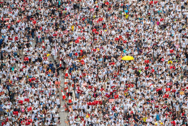 ▲去年6月9日,香港百萬民眾走上街頭,抗議港府修訂「逃犯條例」;自此,反送中運動揭開愈序幕。(攝影/陳朗熹)