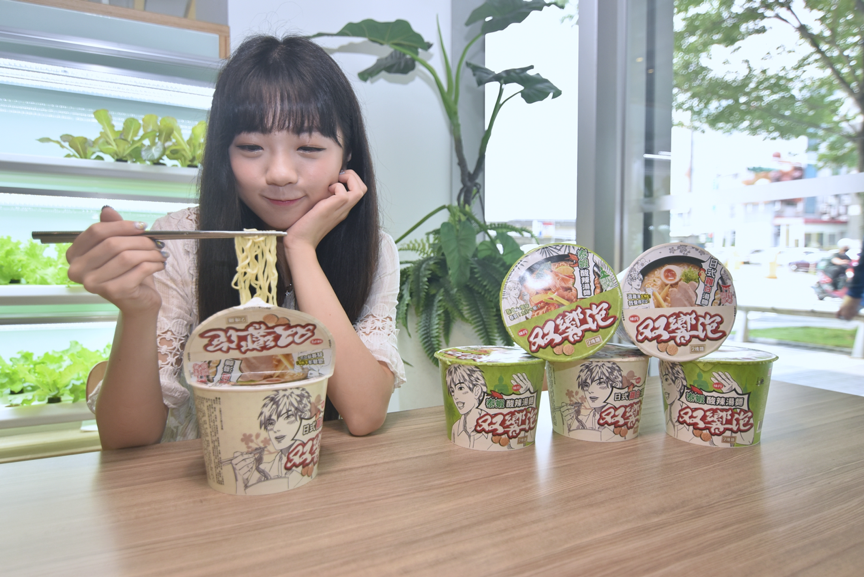 「双響泡」新口味泡麵，有超過8成網友覺得好吃，麵條Q彈及湯頭濃郁更是消費者喜愛的原因。（圖／NOWnews）