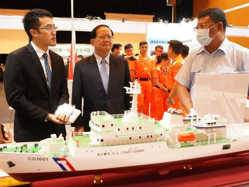 ▲活動現場並展示各艦艇。(圖/記者黃守作攝,2020.06.08)