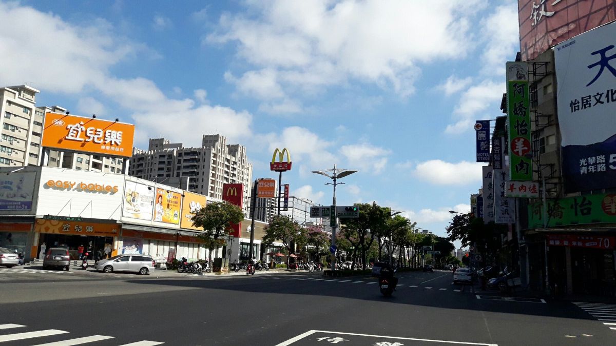 ▲位於鳳山的文山特區，屋齡新、機能佳、街廓規劃整齊，吸引換屋與首購族。（圖／信義房屋提供）