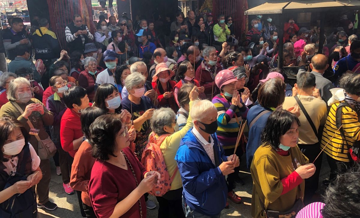 ▲蒞宮參與接駕或參拜時，請務必做好個人防務措施全程配戴口罩。（圖／記者蘇榮泉攝，2020.06.08）