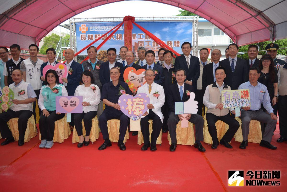 ▲嘉義市長黃敏惠與退輔會主委馮世寬及眾來賓參與開工典禮。（圖／記者郭政隆攝影2020.9.9）