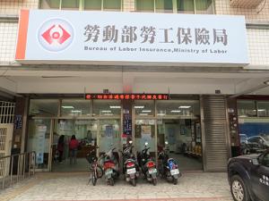 退休勞工注意!勞保老年年金入帳 近160萬人請領受惠