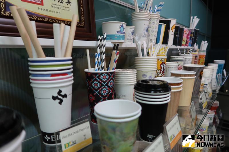 ▲文賀公司製造和銷售紙杯、冰淇淋杯、湯杯、冷飲杯、咖啡杯、爆米花桶、紙吸管和紙餐盒等各式環保紙容器產品。(圖/記者陳雅芳攝,2020.06.09)
