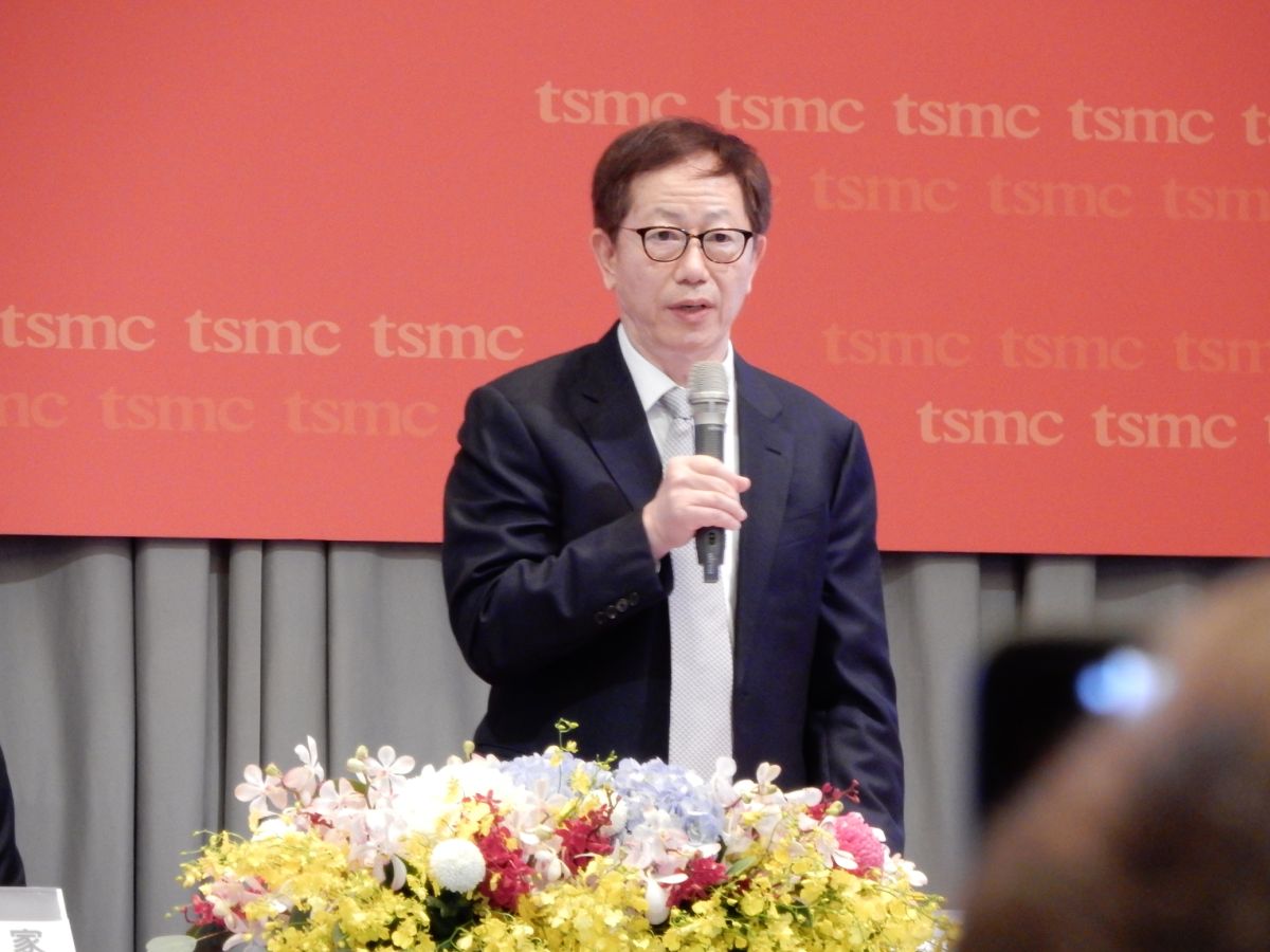 ▲外界關心疫情與貿易戰情勢將衝擊下半年表現，不過台積電董事長劉德音給了市場強心針。(圖／記者許家禎攝，2020.6.9)