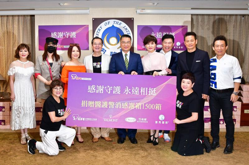 ▲方芳芳正式接任台灣優質生命協會理事長,眾星出席力挺。(圖/台灣優質生命協會提供)