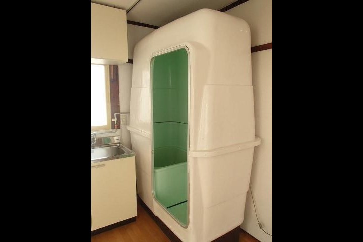 ▲日本有網友發現租屋網上照片，有一個巨型狀似膠囊的設備。（圖／翻攝@haiyangwusuo16推特）