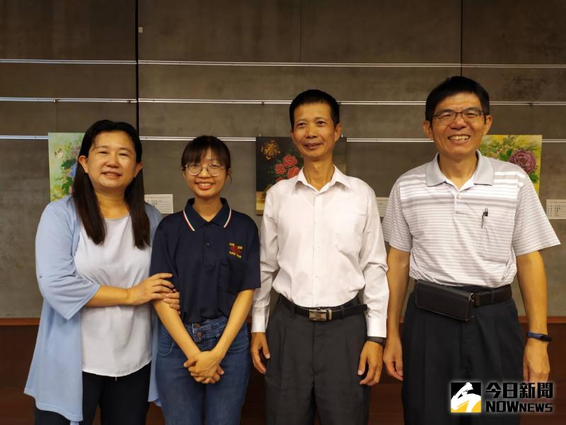 ▲導師魏美娟表示,看到蔡幸佳陪著父親來上課,同學都以為大概來一兩次就不會來了,沒想卻一陪就是四年。(圖/記者葉靜美攝,2020.06.10)
