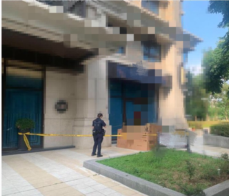 ▲竹北市一名三歲女童，今日下午疑似從9樓住處墜樓，新竹縣消防局緊急將女童送醫，但回天乏術。警方目前正了解事發原因，調查中。（圖/記者金祐妤翻攝,109.6.10）