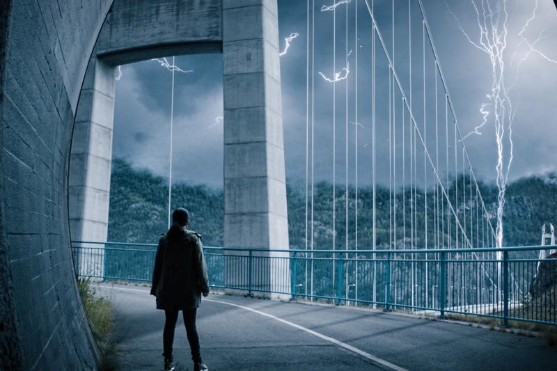 ▲電影將挪威當地的哈當厄大橋封鎖五天，拍出許多震撼場面。（圖／采昌）