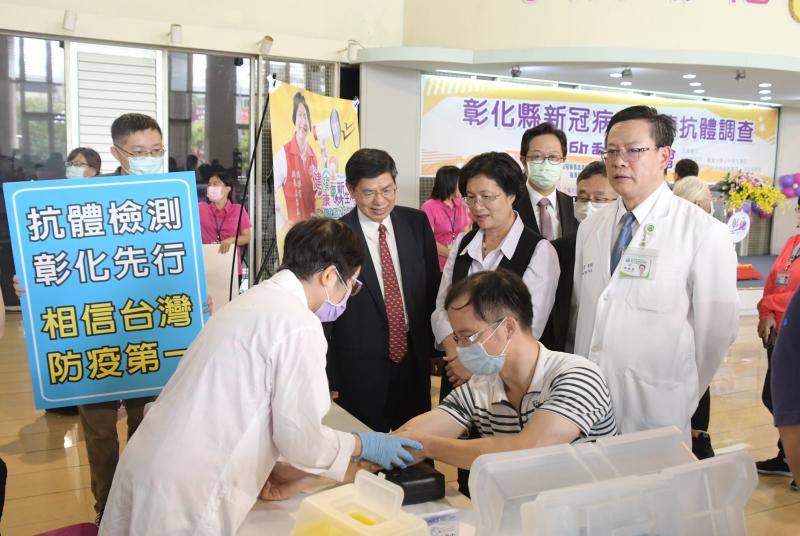 ▲檢測結果除用以預測疫情趨勢,同時也能為新冠肺炎疫苗和治療方法之方向提供建議,為政府防疫作為之決策提供有力科學依據。(圖/記者葉靜美攝,2020.06.11)