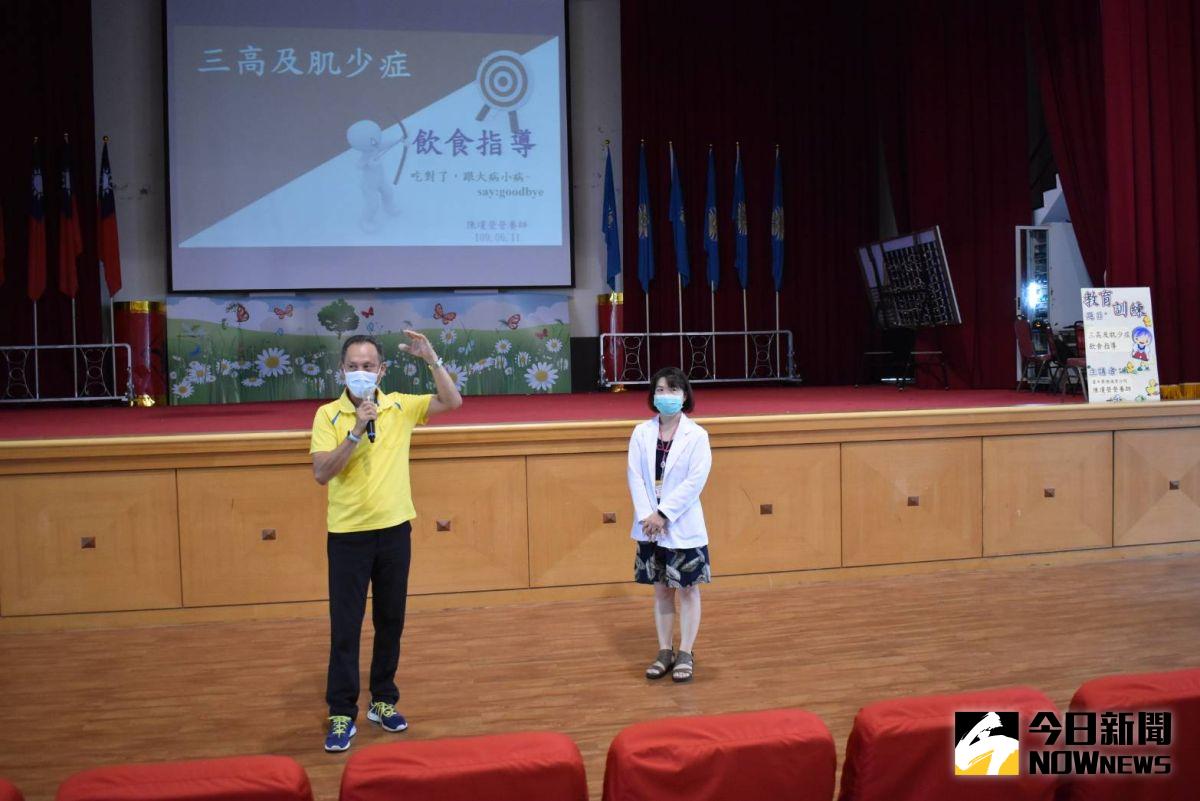 ▲中彰榮家邀請台中榮民總醫院埔里分院營養室主任陳瓊瑩講授「三高及肌少症飲食指導」課程，讓長輩能做好飲食管理。（圖／記者陳雅芳攝，2020.06.11）