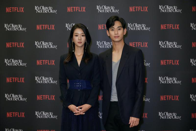 ▲金秀賢(右)徐睿知抽空接受訪問。(圖/Netflix)