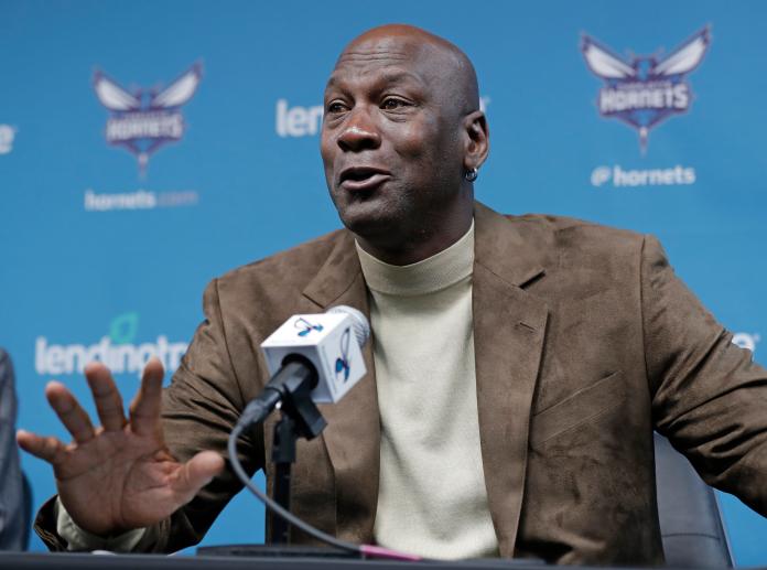 ▲黃蜂老闆「籃球之神」Michael Jordan表示，他堅信科學，支持聯盟的防疫政策。（圖／美聯社／達志影像）