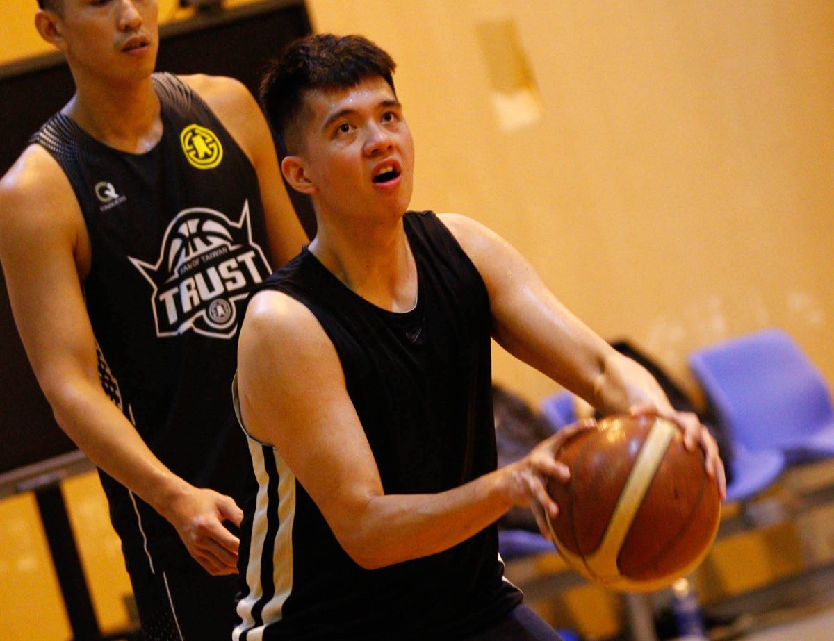 ▲原所屬高雄九太的周暐宸，球季結束後沒與原球隊續約，目前隨台銀練球維持手感（圖／林建嘉攝）