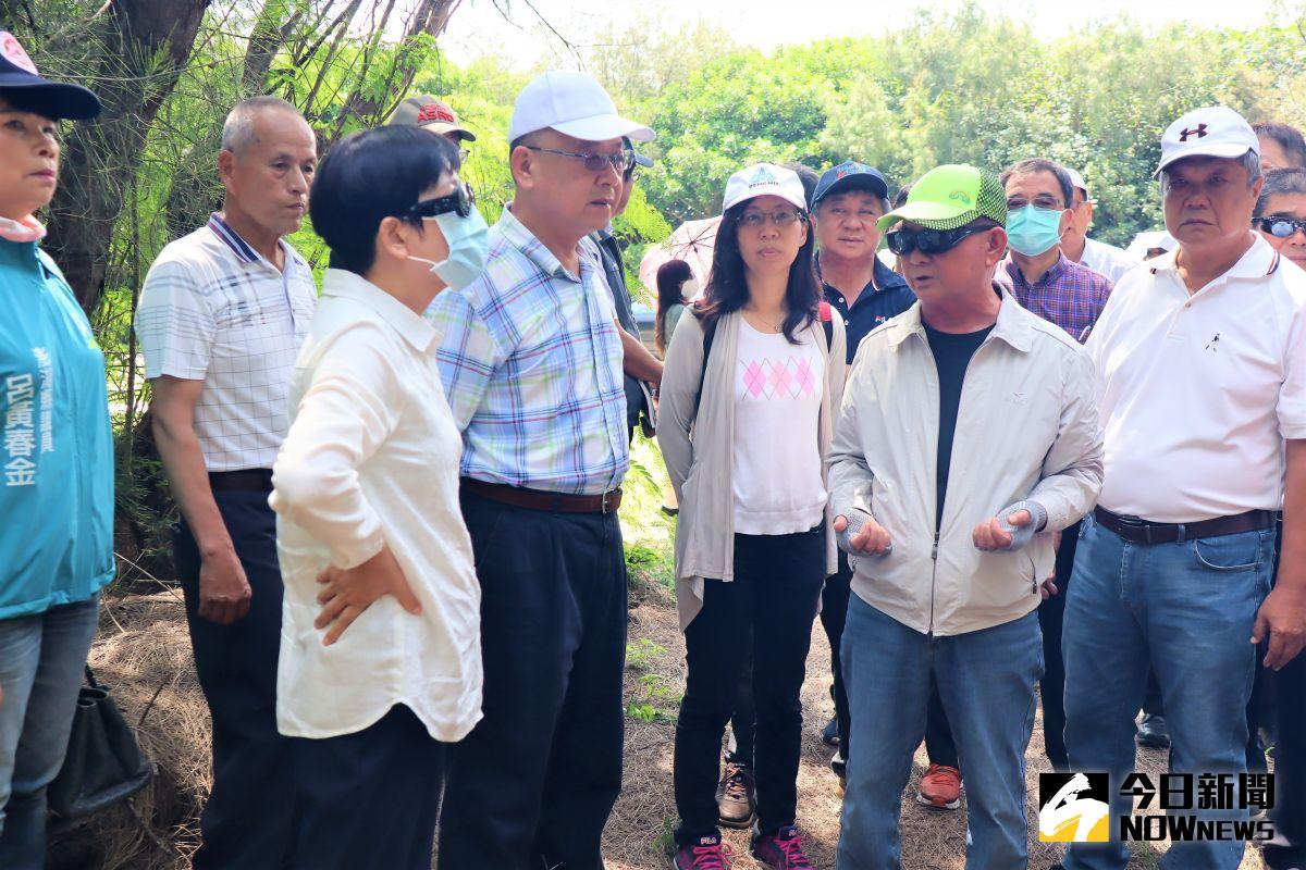 ▲澎湖縣府會一連三天的地方考察12日開拔到白沙西嶼，不過原本要到焚化場候選場址之一白沙後寮的行程，因村民傳出連署反對將去抗議，使得一行人直奔西嶼而去。（圖／記者張塵攝，2020.06.12）