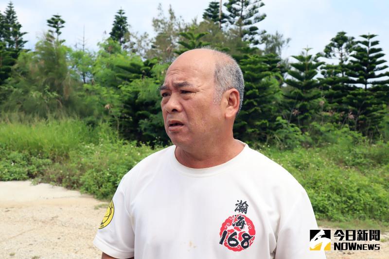 ▲聞訊趕至的通樑村長鄭成財表示,澎湖縣政府在未向村民說明前就要設焚化爐,漠視地方民意他一定會抗議到底。(圖/記者張塵攝,2020.06.12)
