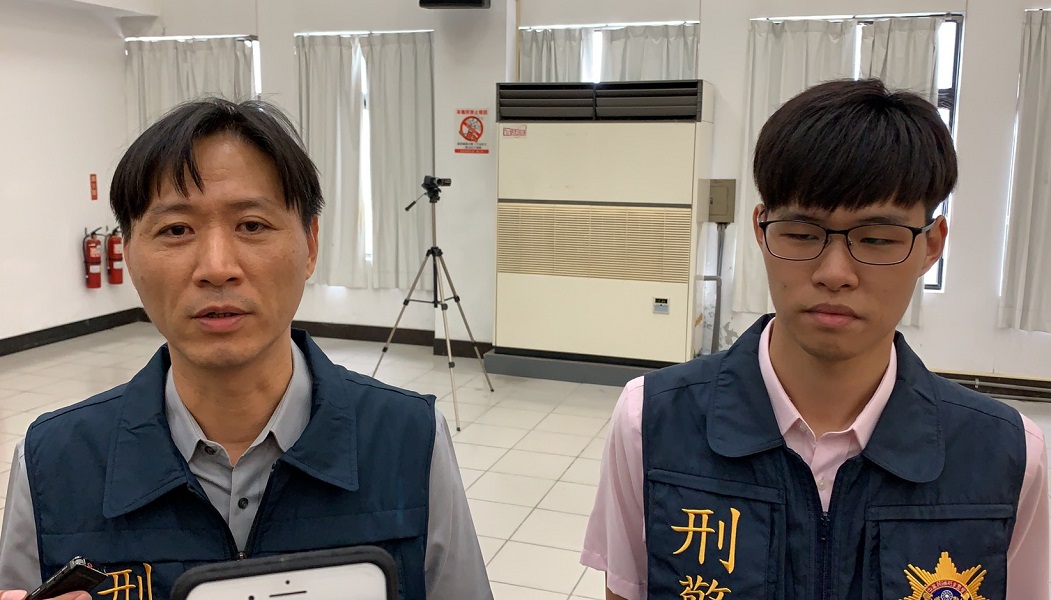 ▲刑警父蘇俊冠(左)、子蘇柏源，聯手偵破全國最大宗毒品咖啡包案，有效攔阻大批毒品流入市面及校園。(圖／記者陳惲朋攝）