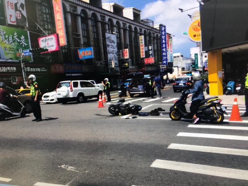 機車撞上南警巡邏車 騎士重傷送醫