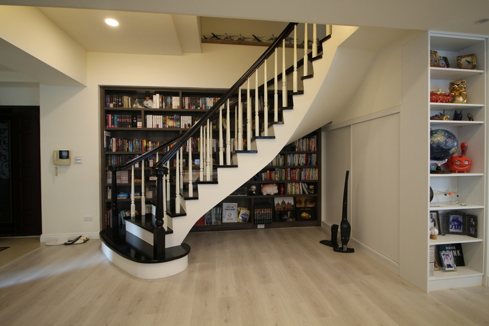 ▲台灣氣候潮濕，適用超耐磨地板(圖／大心室內裝修提供)。